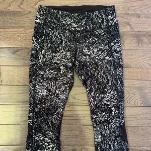 Lululemon Womens size 6 capris leggings